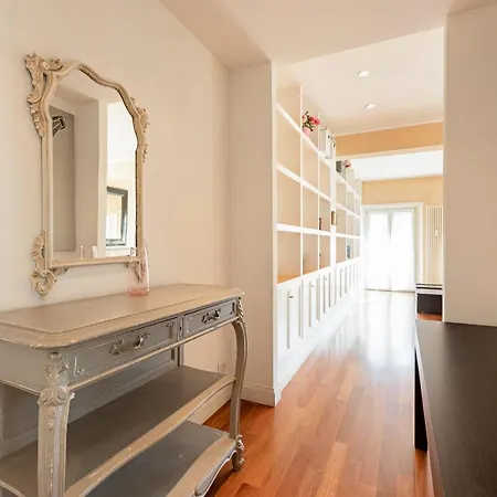 Appartamento Beautiful Spacious W/amazing Balcony